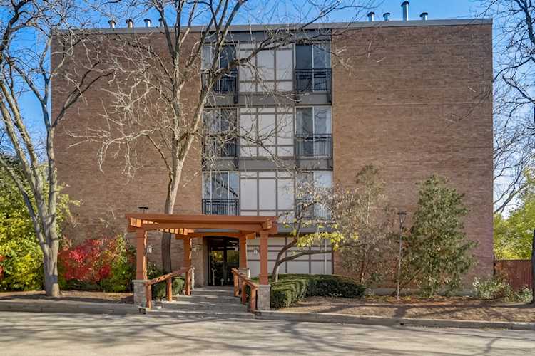 1833 Four Lakes Ave #1K Lisle, IL 60532
