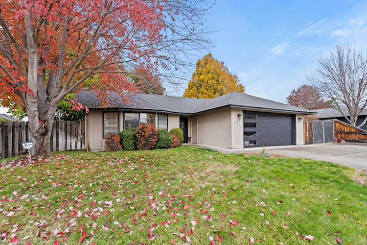 3251 Blackthorn Way Medford, OR 97504
