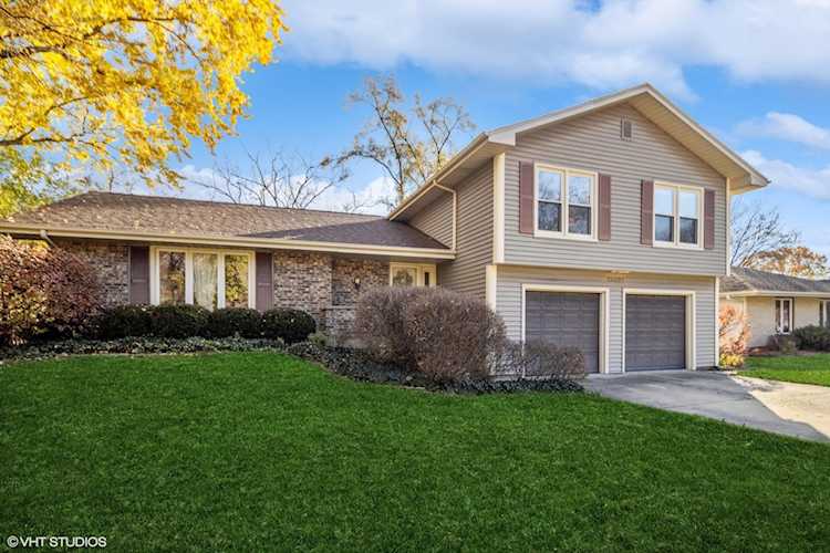 2S027 Sheffield Rd Glen Ellyn, IL 60137