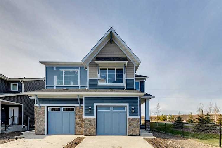 1525 Bayview Point SW Airdrie, AB T4B3N8