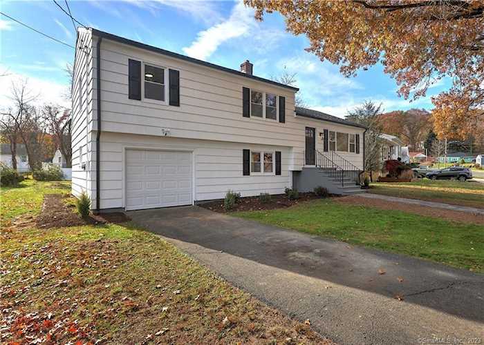 4 Westbrook Ln New Haven, CT 06515