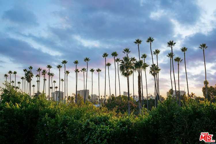 5811 Valley Oak Dr Los Angeles, CA 90068