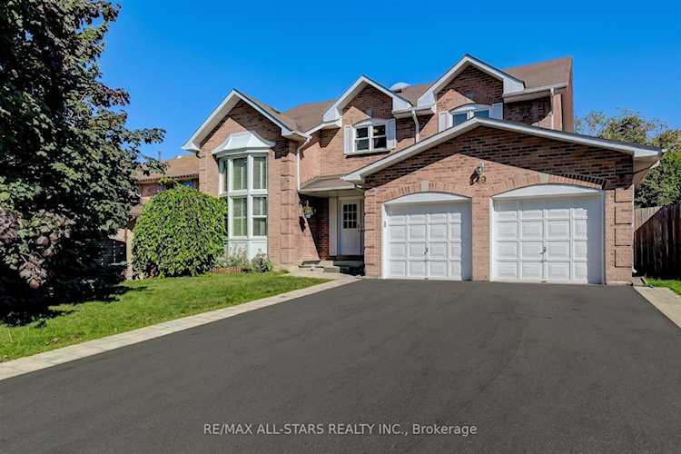 49 Fitzgerald Dr Ajax, ON L1S 4T4