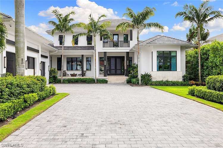 210 North Lake Dr Naples, FL 34102