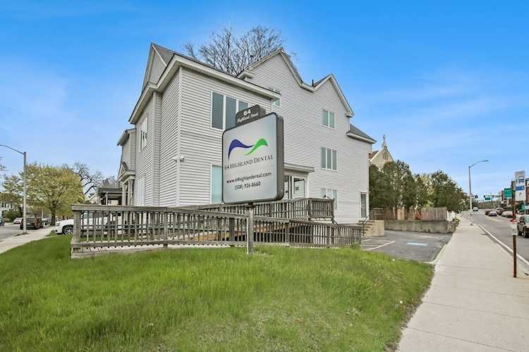 4 Dean St Worcester, MA 01609