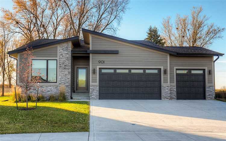 901 Hazelnut Ct Norwalk, IA 50211