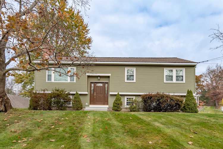 4 Kirkwood Dr Nashua, NH 03064
