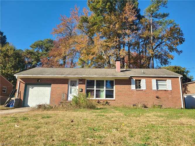 555 Almond Dr Newport News, VA 23601