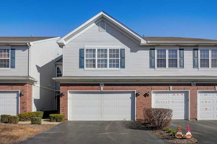 144 Concord Dr S Oswego, IL 60543