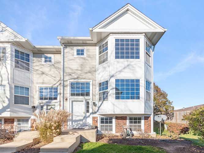 312 E Victoria Circle North Aurora, IL 60542