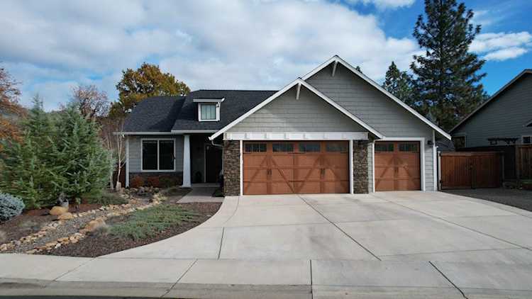 209 White Oak Way Shady Cove, OR 97539