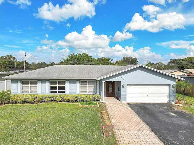 5301 SW 9th St Plantation, FL 33317