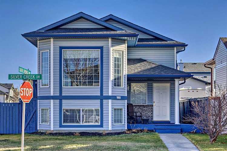 980 Silver Creek Dr NW Airdrie, AB T4B 2R6