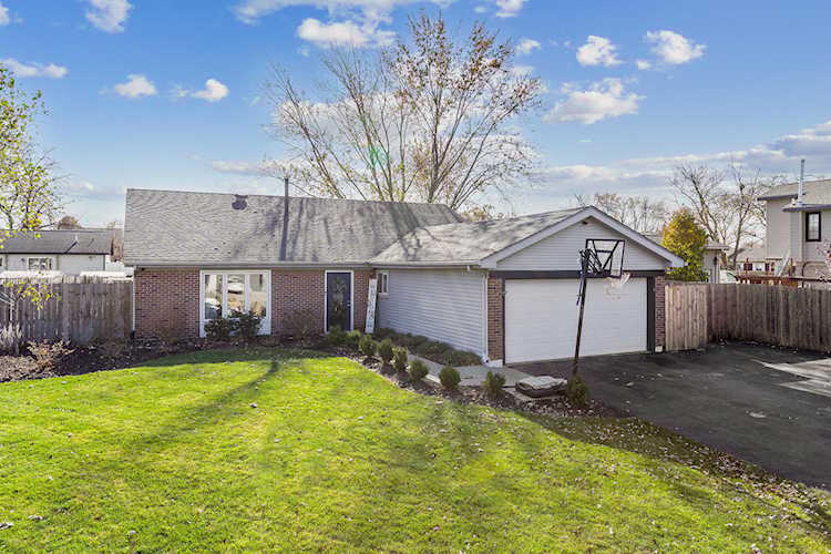647 Rockhurst Rd Bolingbrook, IL 60440