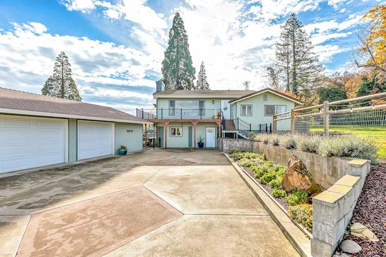 3010 Sylvia Rd Central Point, OR 97502