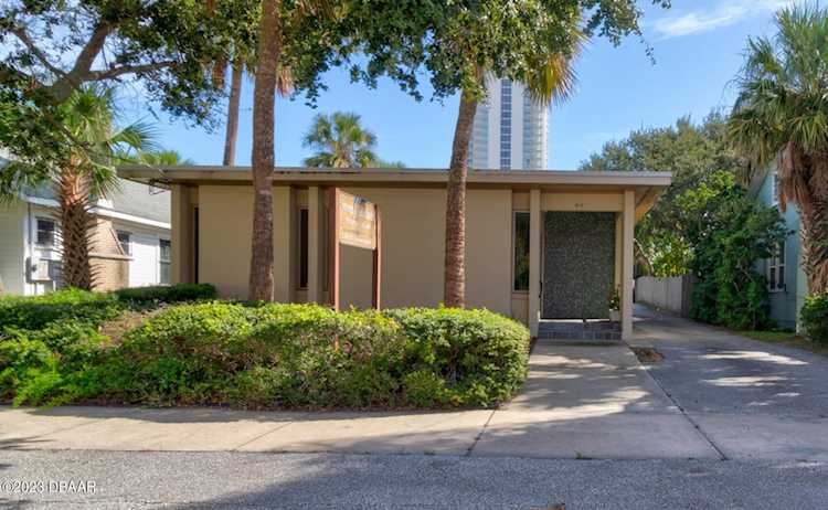 412 Wild Olive Avenue Daytona Beach, FL 32118