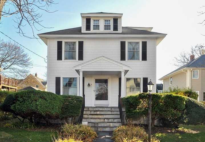 4 Lincoln Ave Hull, MA 02045