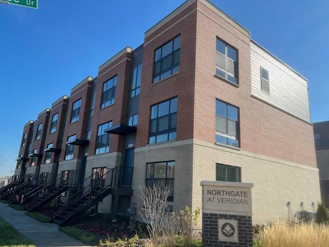 2260 Blue Ct Schaumburg, IL 60173