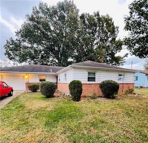 11 Hankins Dr Hampton, VA 23669
