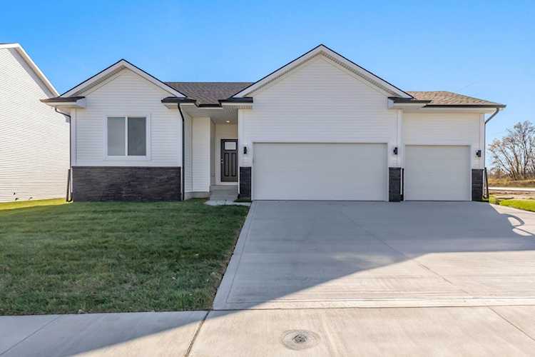 136 SW Creekside Dr Bondurant, IA 50009