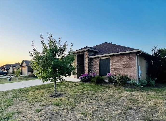 501 Luna Vista DR Hutto, TX 78634