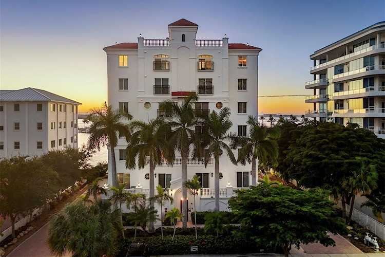 166 Golden Gate Pt #70 Sarasota, FL 34236