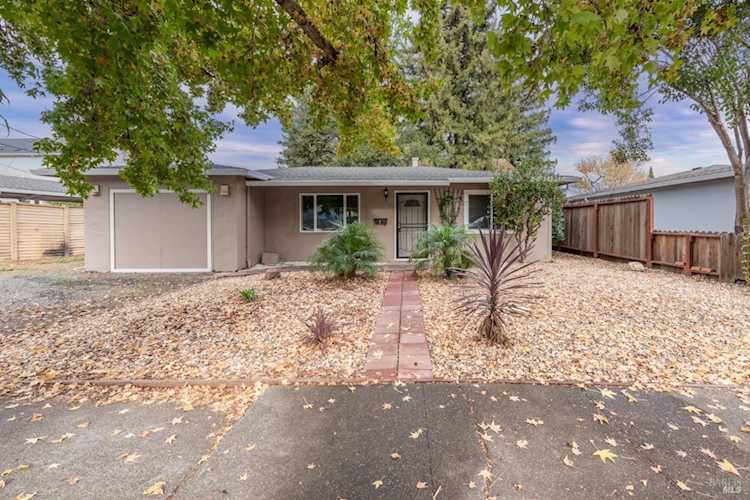 1528 Pueblo Avenue Napa, CA 94558