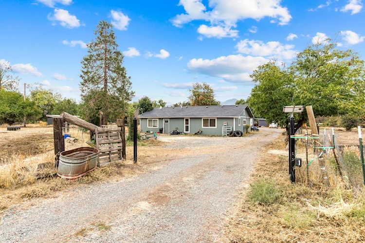11599 Blackwell Rd Central Point, OR 97502