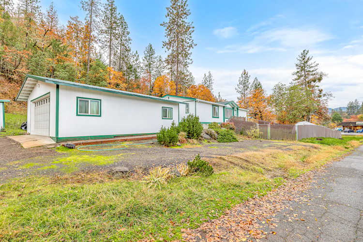 100 Firehouse Ln Shady Cove, OR 97539