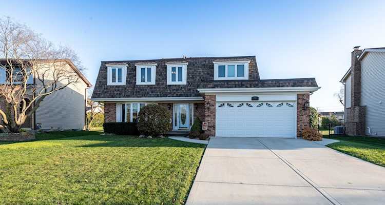 711 Sandpebble Dr Schaumburg, IL 60193
