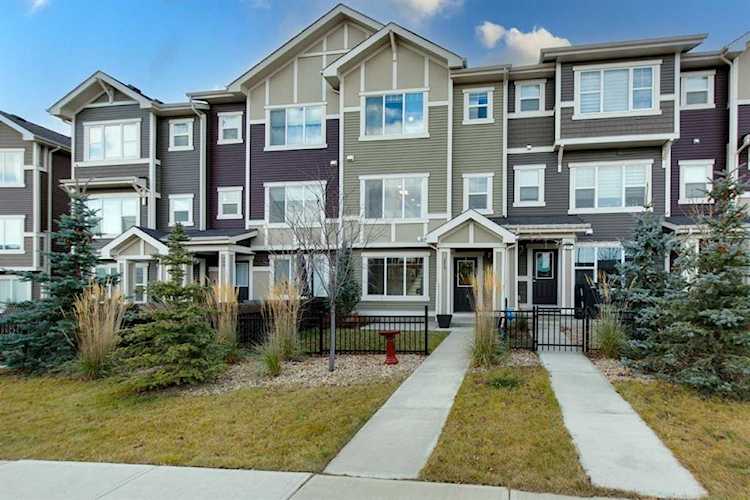 213 Sundown Rd Cochrane, AB T4C 2M6