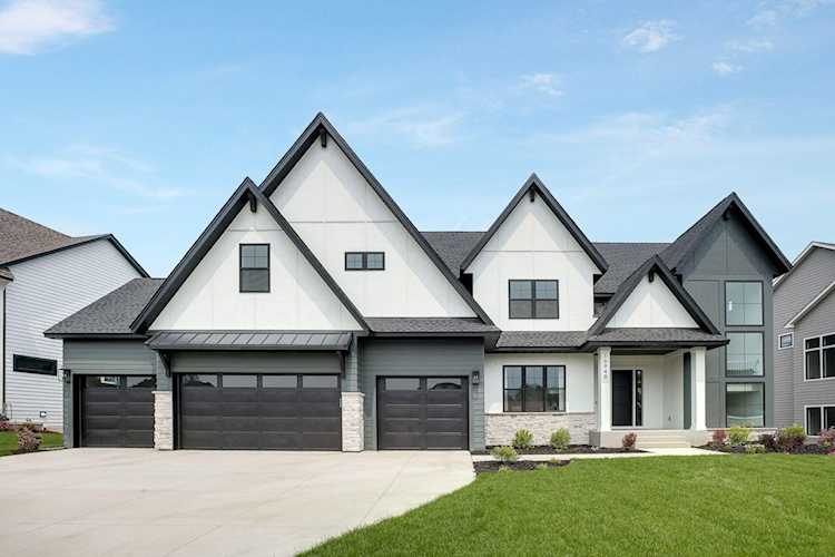 16940 46th Avenue N Plymouth, MN 55446