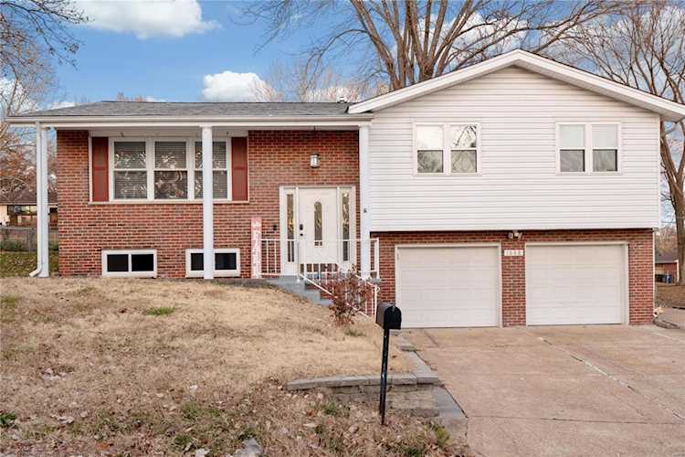 1668 Melody Ln Arnold, MO 63010