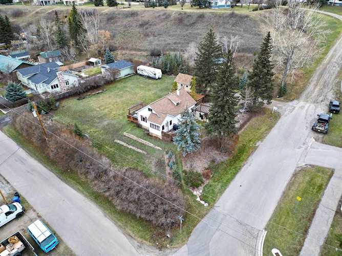 148 Crescent Rd W Okotoks, AB T1S 1K3