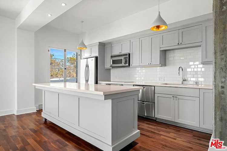 109 N Sycamore Ave #305 Los Angeles, CA 90036