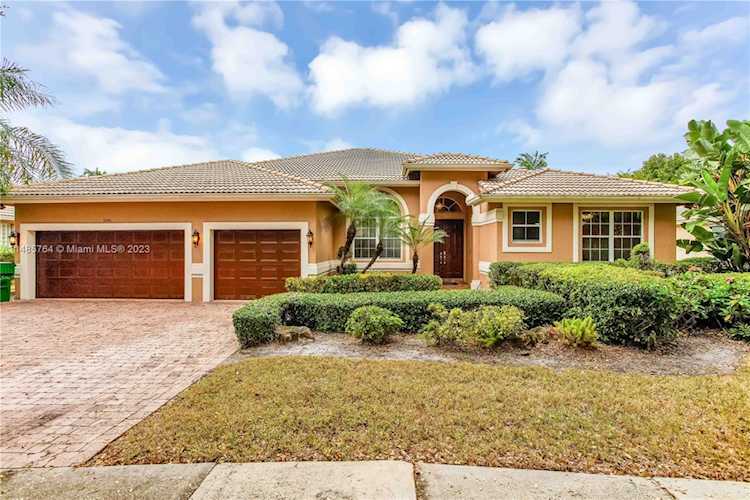 5041 Lakewood Dr Cooper City, FL 33330