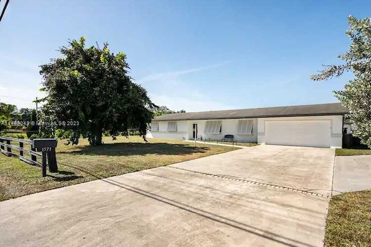 1571 SW 136th Ave Davie, FL 33325