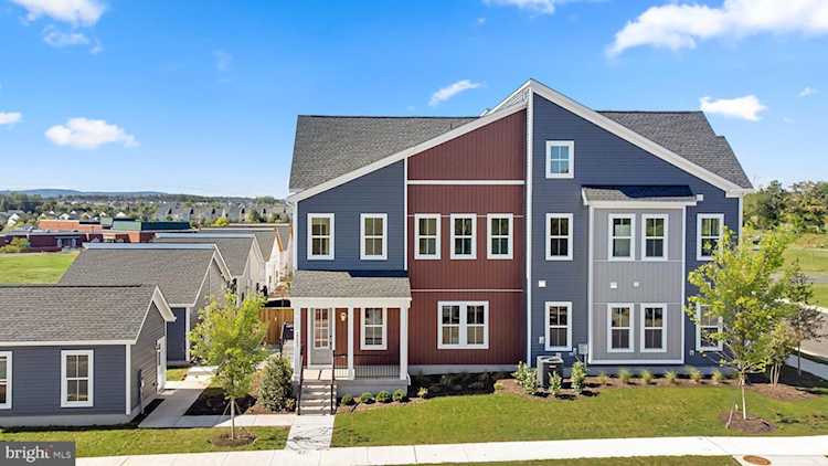 6 Red Cherry Dr Aldie, VA 20105