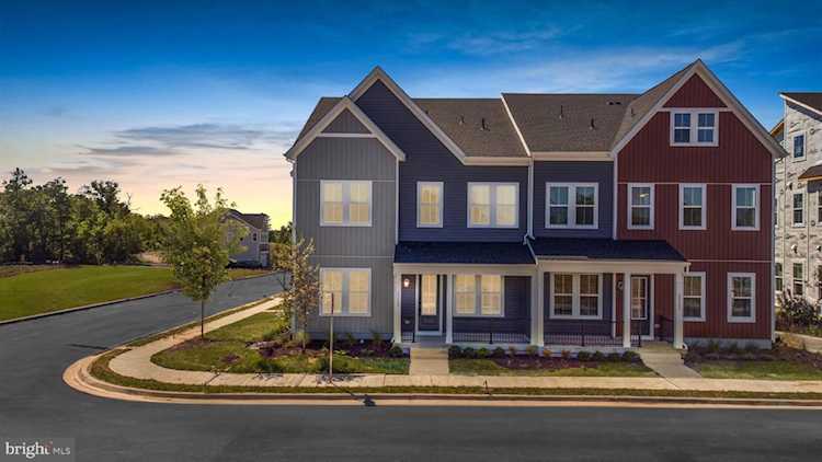 8 Red Cherry Dr Aldie, VA 20105