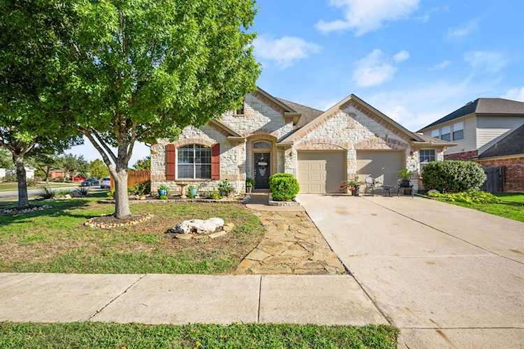 113 Tarbox Brown DR Buda, TX 78610
