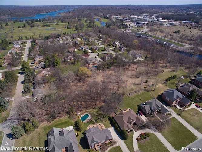 LOT B Woodspur Dr Walled Lake, MI 48382