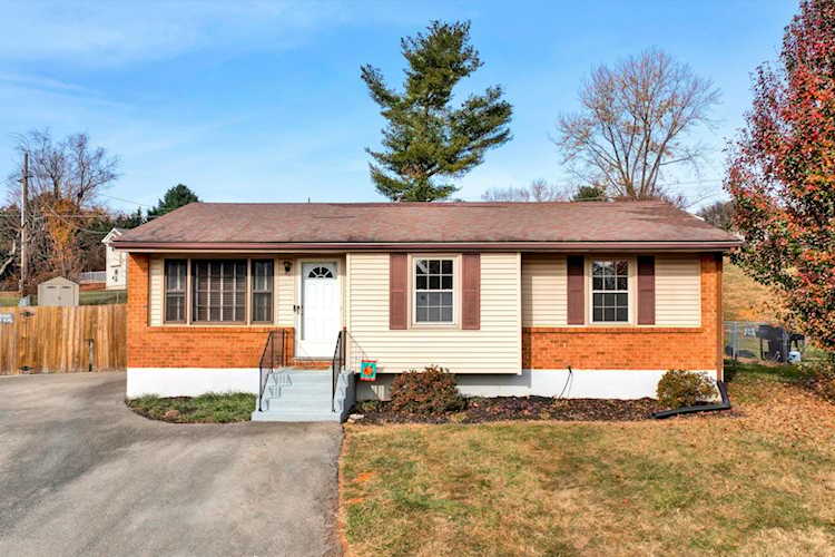2227 Inge Salem, VA 24153