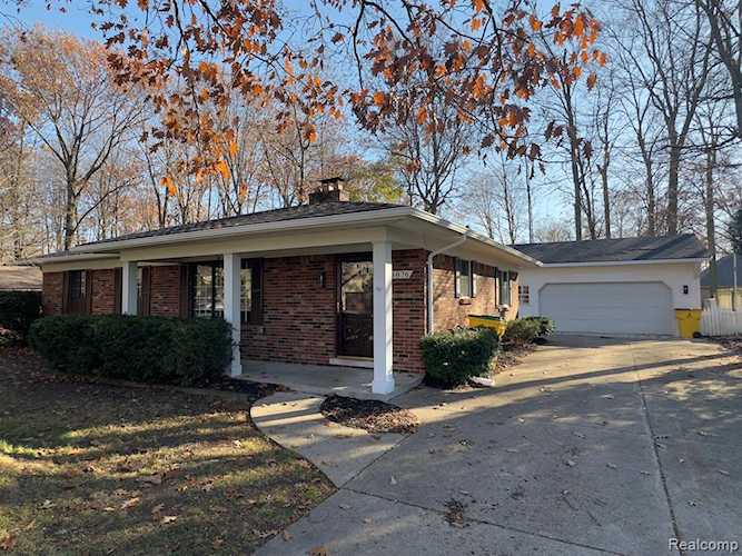 8876 Nancy Ave Utica, MI 48317