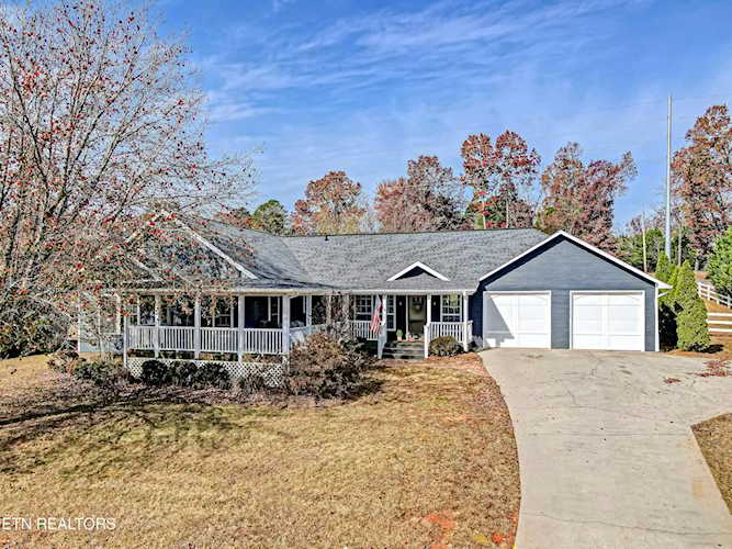 110 Hillsborough Ln Lenoir City, TN 37772