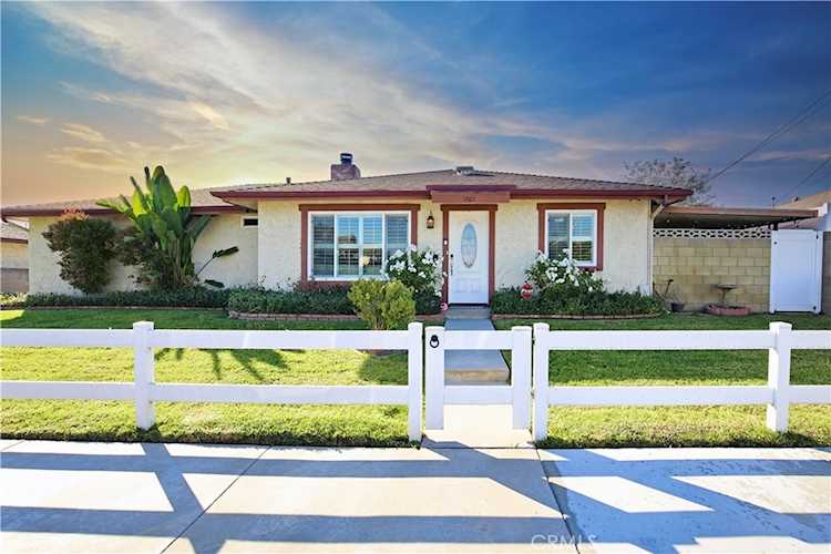 17611 Virginia Ave Bellflower, CA 90706
