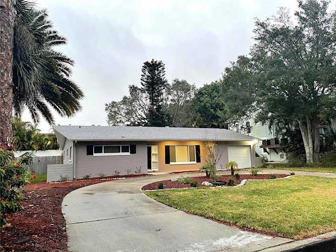 320 Lagoon Dr Palm Harbor, FL 34683