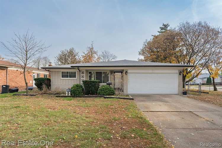 36108 Weber Dr Sterling Heights, MI 48310