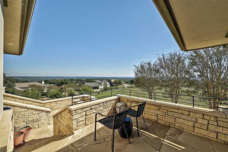 105 Crescent CT Spicewood, TX 78669