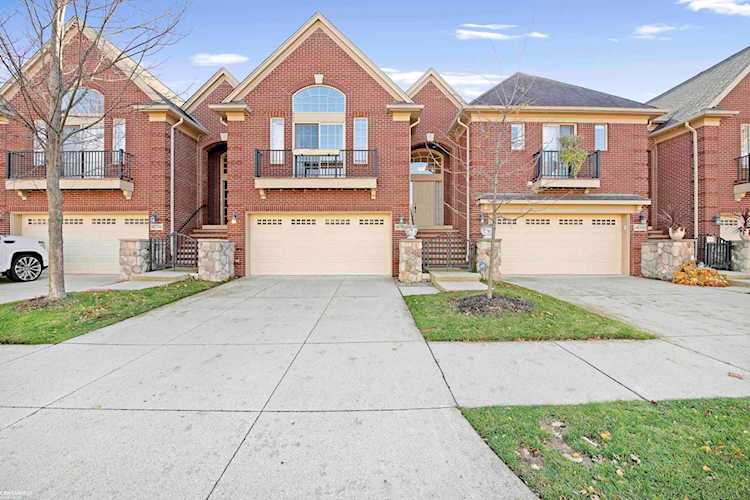 16762 Newbury Ave Macomb, MI 48044