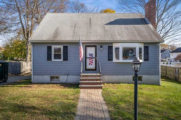 9 Belmont St Reading, MA 01867